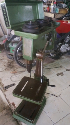 แท่นเจาะ พร้อมใช้ไฟบ้าน มอเตอร์ 1/2 แรง สูง 1 เมตร สภาพสวย สีเดิม ๆ 5,000