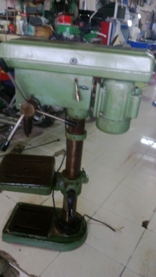 แท่นเจาะ พร้อมใช้ไฟบ้าน มอเตอร์ 1/2 แรง สูง 1 เมตร สภาพสวย สีเดิม ๆ 5,000