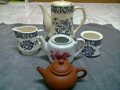 งานกานํ้าชากระเบื้องและดินเผา