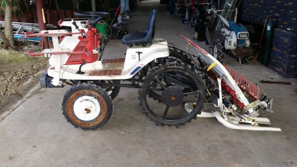 รถปลูกข้าวนั่งขับ YANMAR  เก่าญี่ปุ่น สภาพสวย เครื่องยนต์ติดง่าย สภาพพร้อมใช้งาน