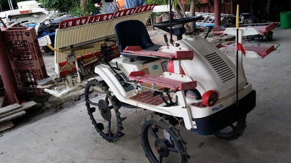 รถปลูกข้าวนั่งขับ YANMAR  เก่าญี่ปุ่น สภาพสวย เครื่องยนต์ติดง่าย สภาพพร้อมใช้งาน