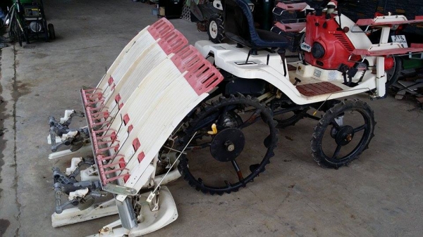 รถปลูกข้าวนั่งขับ YANMAR เก่าญี่ปุ่น สภาพสวย เครื่องยนต์ติดง่าย สภาพพร้อมใช้งาน รถปลูกข้าวนั่งขับ YANMAR เก่าญี่ปุ่น สภาพสวย เครื่องยนต์ติดง่าย สภาพพร้อมใช้งาน