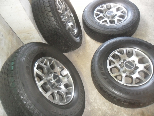 ล้อแม็ก 15นิ้ว 6รู อีซูสุ พร้อมยาง สวยๆ 4 ล้อ ราคา 6900 บาท ล้อแม็ก 15นิ้ว 6รู อีซูสุ พร้อมยาง สวยๆ 4 ล้อ ราคา 6900 บาท