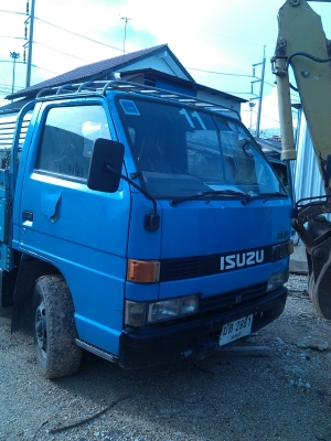 ขายรถ 4 ล้อ ISUZU รุ่น NKR ไม่ติดเวลา