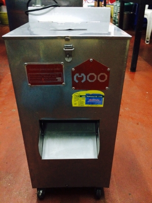 ขายเครื่องหั่นหมู หมูย่าง,หมูสะเต๊ะ สภาพ99\% ราคา 75,00