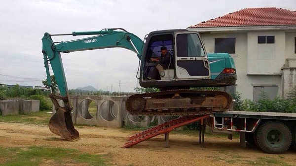 ขายรถแบ็คโฮ Kobelco SK100 mark 3 ไฟฟ้า เครื่องเดิม ปั๊มเดิม เอกสารเล่มทะเบียน ขายรถแบ็คโฮ Kobelco SK100 mark 3 ไฟฟ้า เครื่องเดิม ปั๊มเดิม เอกสารเล่มทะเบียน