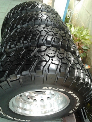 ล้อหยดนํ้า  + BF Km2 ขนาด 265/75/16 ปี12 ดอกสวยๆ 1ชุด