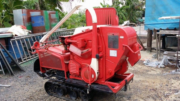 รถนวดข้าวเดินตาม เก่าญี่ปุ่น KUBOTA  สภาพอย่างสวย เป็นแทรคยาง  นวดข้าวเร็ว ง่าย เคลี่อนย้ายง่าย ทำงานสะดวก คล่องตัว ทนทาน เครื่องยนต์ติดง่าย