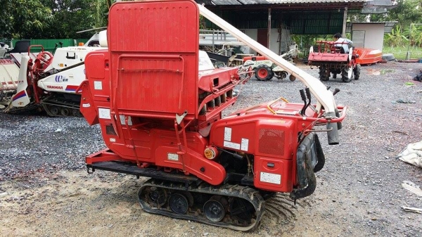 รถนวดข้าวเดินตาม เก่าญี่ปุ่น KUBOTA สภาพอย่างสวย เป็นแทรคยาง นวดข้าวเร็ว ง่าย เคลี่อนย้ายง่าย ทำงานสะดวก คล่องตัว ทนทาน เครื่องยนต์ติดง่าย รถนวดข้าวเดินตาม เก่าญี่ปุ่น KUBOTA สภาพอย่างสวย เป็นแทรคยาง นวดข้าวเร็ว ง่าย เคลี่อนย้ายง่าย ทำงานสะดวก คล่องตัว ทนทาน เครื่องยนต์ติดง่าย