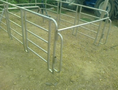 ขาย  คอกสแตนเลส   สวยๆขายถูกๆสนใจ0810076640