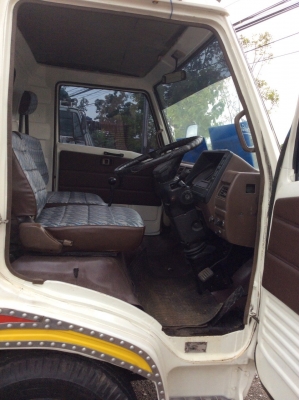 ขายHINO KM777 รถห้างแท้ เครื่องดี ครัทซีสวย ขาย370,000 บาท  (ติดต่อ ศุภากร 081-4252943)