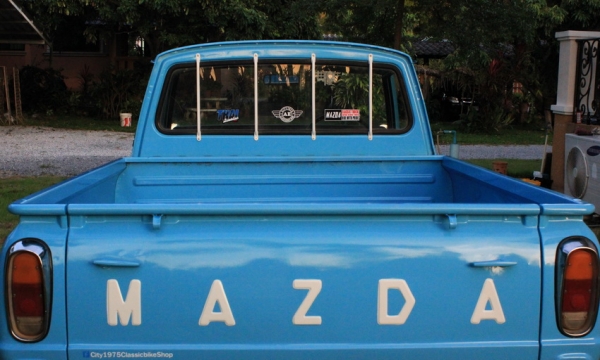 ขายmazda1000เกียร์คอ กระจังอลู กันชนหน้าเล็ก ฝาท้ายเดิม สีใหม่ทะเบียนโอน