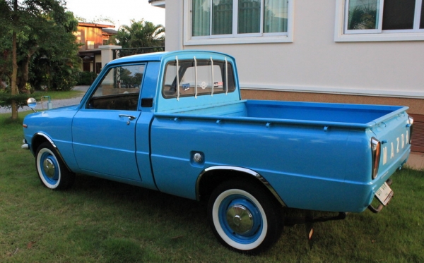 ขายmazda1000เกียร์คอ กระจังอลู กันชนหน้าเล็ก ฝาท้ายเดิม สีใหม่ทะเบียนโอน