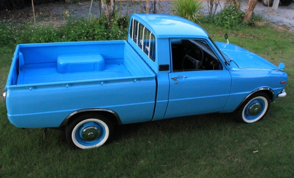 ขายmazda1000เกียร์คอ กระจังอลู กันชนหน้าเล็ก ฝาท้ายเดิม สีใหม่ทะเบียนโอน