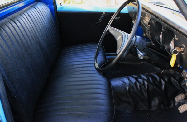 ขายmazda1000เกียร์คอ กระจังอลู กันชนหน้าเล็ก ฝาท้ายเดิม สีใหม่ทะเบียนโอน