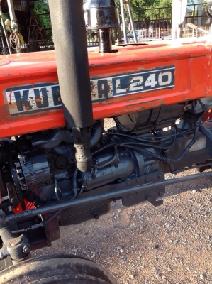 แทรกเตอร์คูโบต้า 240 สภาพดีพร้อมใช้งาน เครื่องยนต์.3 สูบ มีผานหลังให้ด้วย