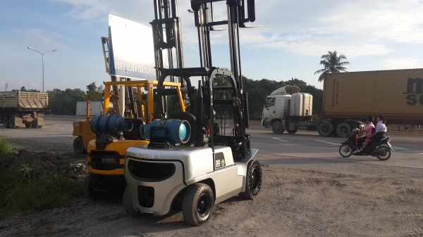 ขายรถยกนิสสัน3ตันรุ่นใหม่สภาพ100