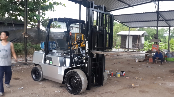 ขายรถยกนิสสัน3ตันรุ่นใหม่สภาพ100