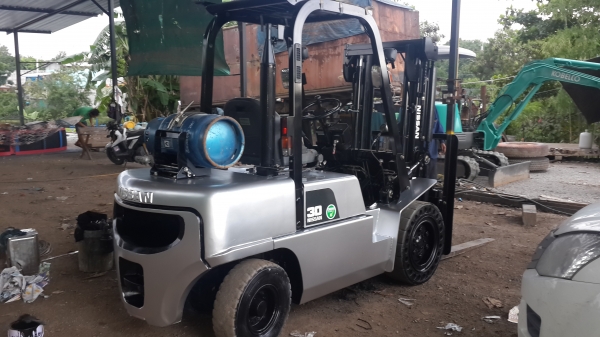 ขายรถยกนิสสัน3ตันรุ่นใหม่สภาพ100