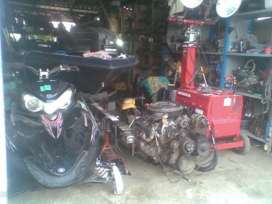 ขายเครื่องปั่นไฟสนาม HONDA สีแดง