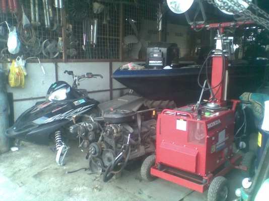 ขายเครื่องปั่นไฟสนาม HONDA สีแดง