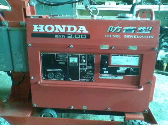 ขายเครื่องปั่นไฟสนาม HONDA สีแดง