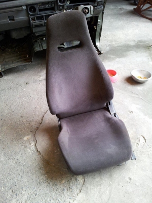 ขายเบาะ200sx มีซ้ายตัวเดียว กำมะหยี่สวยไม่ขาดปีกไม่ล้ม