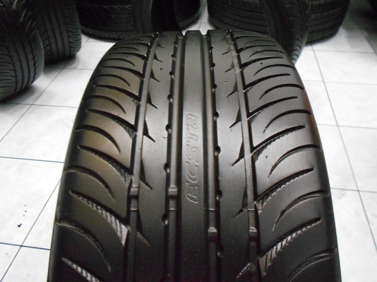 ขายยาง Kumho 205/45/17 ปลายปี 11 ดอกสวย ไม่มีปะ 1 ชุด/ใส่ฟรี ส่งฟรีค่ะ