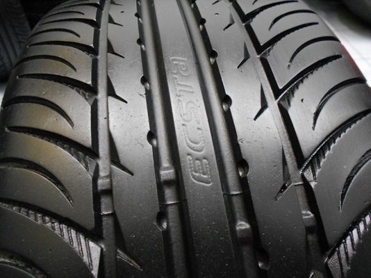 ขายยาง Kumho 205/45/17 ปลายปี 11 ดอกสวย ไม่มีปะ 1 ชุด/ใส่ฟรี ส่งฟรีค่ะ