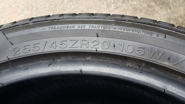 ยางขอบ 20 Winrun 255/45/20 ปี 12 ดอกเต็มๆแน่นๆ ยางขอบ 20 Winrun 255/45/20 ปี 12 ดอกเต็มๆแน่นๆ