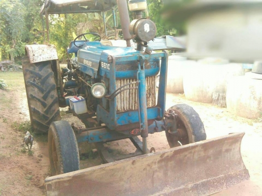 ขายรถไถFORD อุปกรณ์พร้อม ผาน5 ใบดัน เครื่องดี สภาพพร้อมใช้งาน ปั๊มดี
