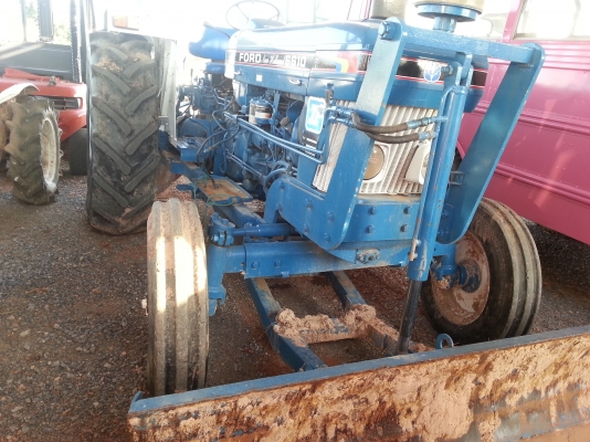 ขายรถไถ FORD 6610แท้ เก่านอกสภาพดี เก็บสีแล้ว อุปกรณ์ครบ พร้อมทำงาน