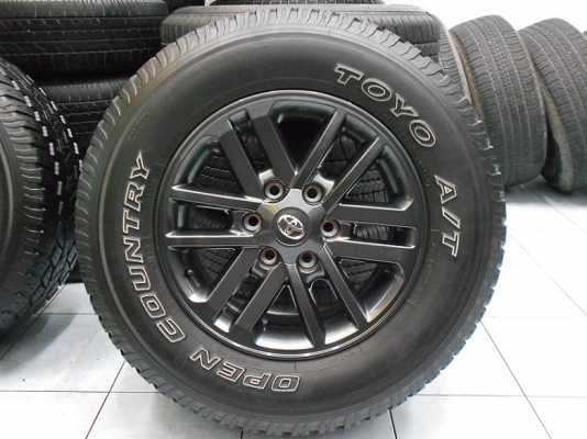 ขายล้อแม็ก Fortuner โฉมล่าสุด ขอบ 17(สีกันเข้มแท้โรงงาน)พร้อมยาง Toyo AT ปี 12/เทิร์นได้ ใส่ฟรี ส่งฟรีค่ะ