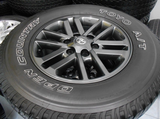 ขายล้อแม็ก Fortuner โฉมล่าสุด ขอบ 17(สีกันเข้มแท้โรงงาน)พร้อมยาง Toyo AT ปี 12/เทิร์นได้ ใส่ฟรี ส่งฟรีค่ะ ขายล้อแม็ก Fortuner โฉมล่าสุด ขอบ 17(สีกันเข้มแท้โรงงาน)พร้อมยาง Toyo AT ปี 12/เทิร์นได้ ใส่ฟรี ส่งฟรีค่ะ