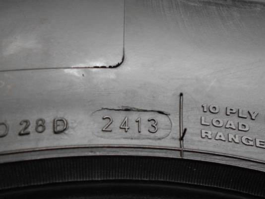 ขายยาง Mud Deestone 265/75/16 กลางปี 13 ดอกสวย ไม่มีปะ 1 คู่/ใส่ฟรี ส่งฟรีค่ะ ขายยาง Mud Deestone 265/75/16 กลางปี 13 ดอกสวย ไม่มีปะ 1 คู่/ใส่ฟรี ส่งฟรีค่ะ