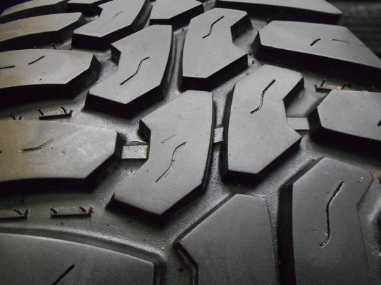 ขายยาง Mud Deestone 265/75/16 กลางปี 13 ดอกสวย ไม่มีปะ 1 คู่/ใส่ฟรี ส่งฟรีค่ะ ขายยาง Mud Deestone 265/75/16 กลางปี 13 ดอกสวย ไม่มีปะ 1 คู่/ใส่ฟรี ส่งฟรีค่ะ