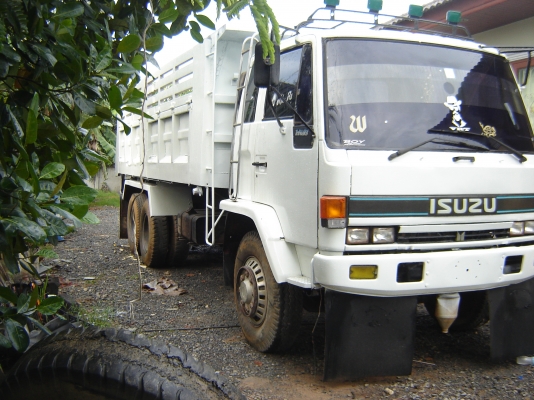 ขาย ISUZU 175 แรง ขาย 700000 บาทสภาพพร้อมใช้งาน โทร 0843376760