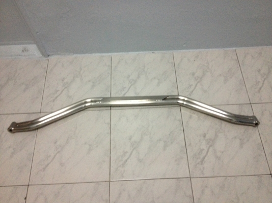 ขายค้ำโช๊คหน้า เป็นสแตนเลสทั้งเส้น ใส่e30 ของตามรูป ราคา1200บาท โทร0924462525โส