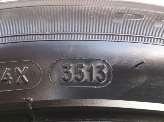 ขายยาง MICHELIN PRIMACY 225/50R17 ยางสัปดาห์ที่35ปี13 ดอกเต็มนิ่มลึกเท่ากันไม่แตกลายไม่ร้าวไม่กินข้าง (สภาพยาง95\%) จำนวน 1 ชุด