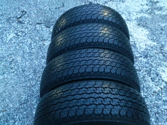 ขายแม็กพร้อมยางTOYOTA 6 รูขอบ15 ยาง255/70R15 ยางสัปดาห์ที่49ปี10 ดอกยางเต็มสวยๆ จำนวน 1 ชุด พร้อมน๊อตแท้ 24 ตัว