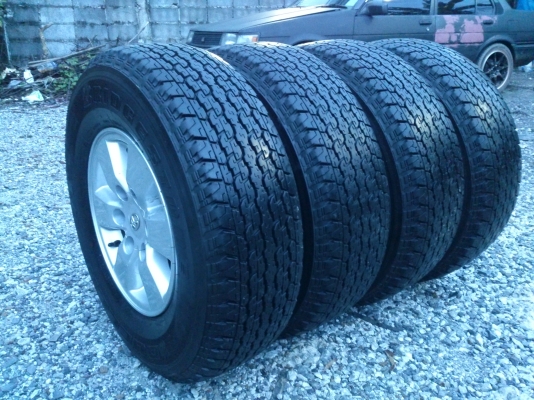 ขายแม็กพร้อมยางTOYOTA 6 รูขอบ15 ยาง255/70R15 ยางสัปดาห์ที่49ปี10 ดอกยางเต็มสวยๆ จำนวน 1 ชุด พร้อมน๊อตแท้ 24 ตัว