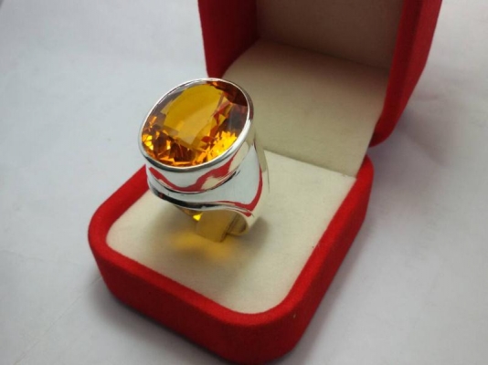 แหวนเงินวงใหญ่พลอยสีบุษราคัม