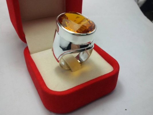 แหวนเงินวงใหญ่พลอยสีบุษราคัม