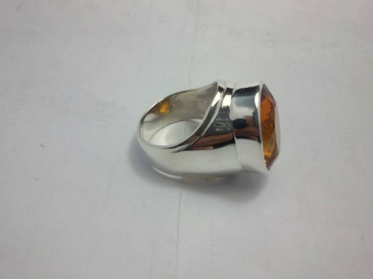 แหวนเงินวงใหญ่พลอยสีบุษราคัม