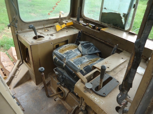 ขายด่วนรถแทร็กเตอร์CATD5Hตีนเป็ดรถสภาพพร้อมใช้งาน