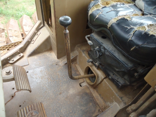 ขายด่วนรถแทร็กเตอร์CATD5Hตีนเป็ดรถสภาพพร้อมใช้งาน