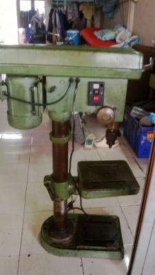 แท่นเจาะ สภาพสวย สีเดิม ๆ พร้อมใช้งานไฟบ้าน 5,000