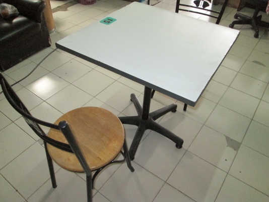 เหลือ 6 ชุดครับ   ขายอาหาร     โต๊ะ    เก้าอี้    ร้านอาหาร