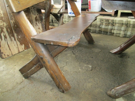 เหลือ 3ชุดนั่งเล่นในบ้านในสวน  บ่อปลา โต๊ะไม้แข็งแรงได้ฟิวส์