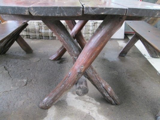 เหลือ 3ชุดนั่งเล่นในบ้านในสวน  บ่อปลา โต๊ะไม้แข็งแรงได้ฟิวส์